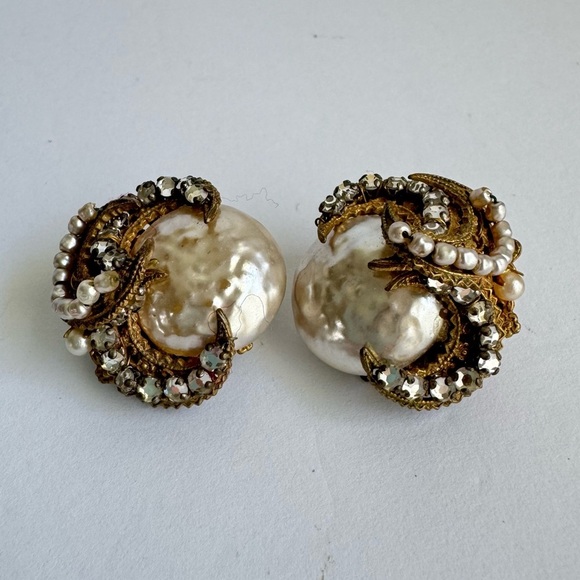Miriam Haskell Clip Earrings Baroque Pearl Celestial Gold Tone 50s Rhinestone - Picture 6 of 12